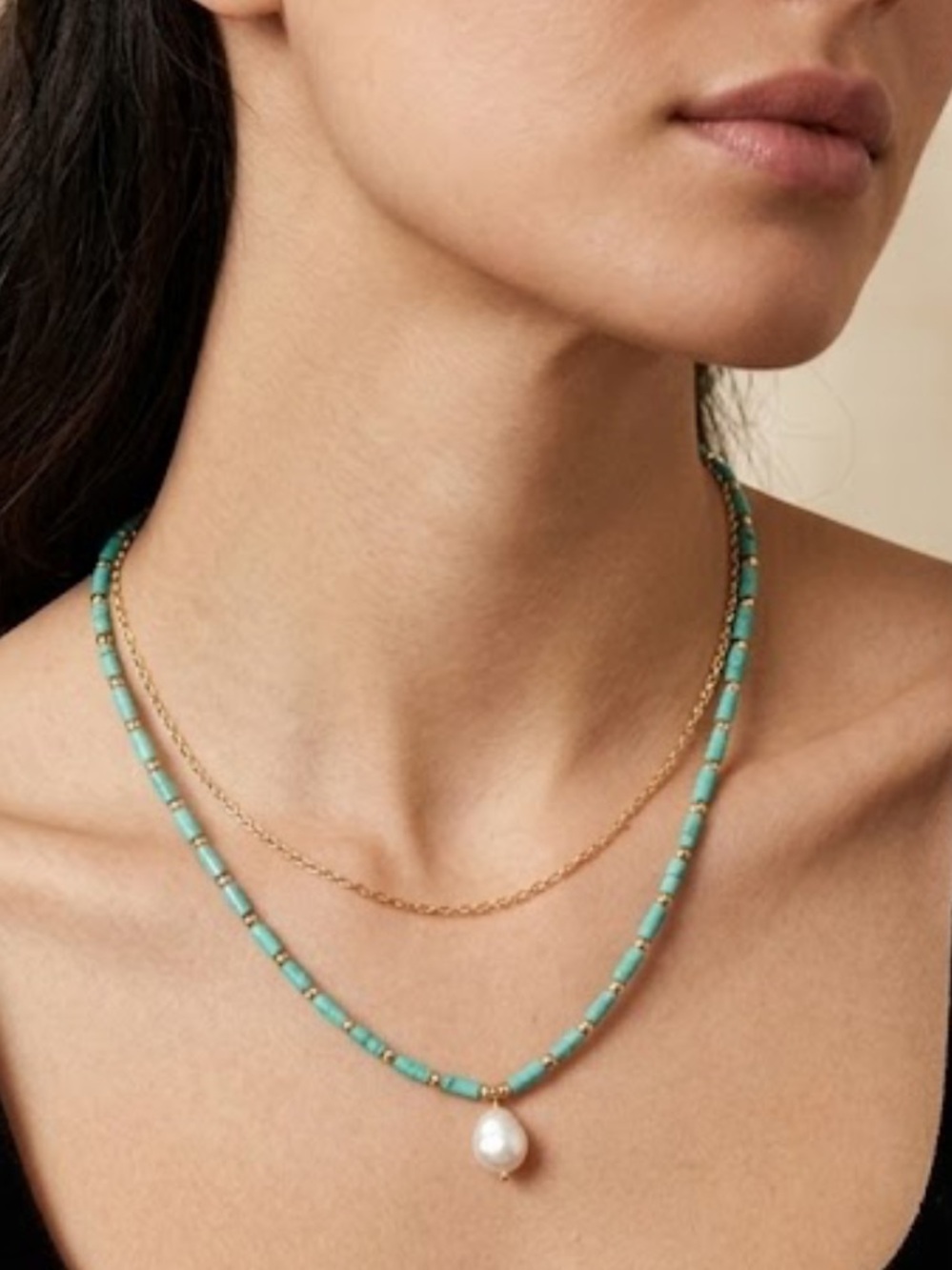 Plunder Turquoise colored Beaded Necklace w/ Pearl Pendant and gold layer chain